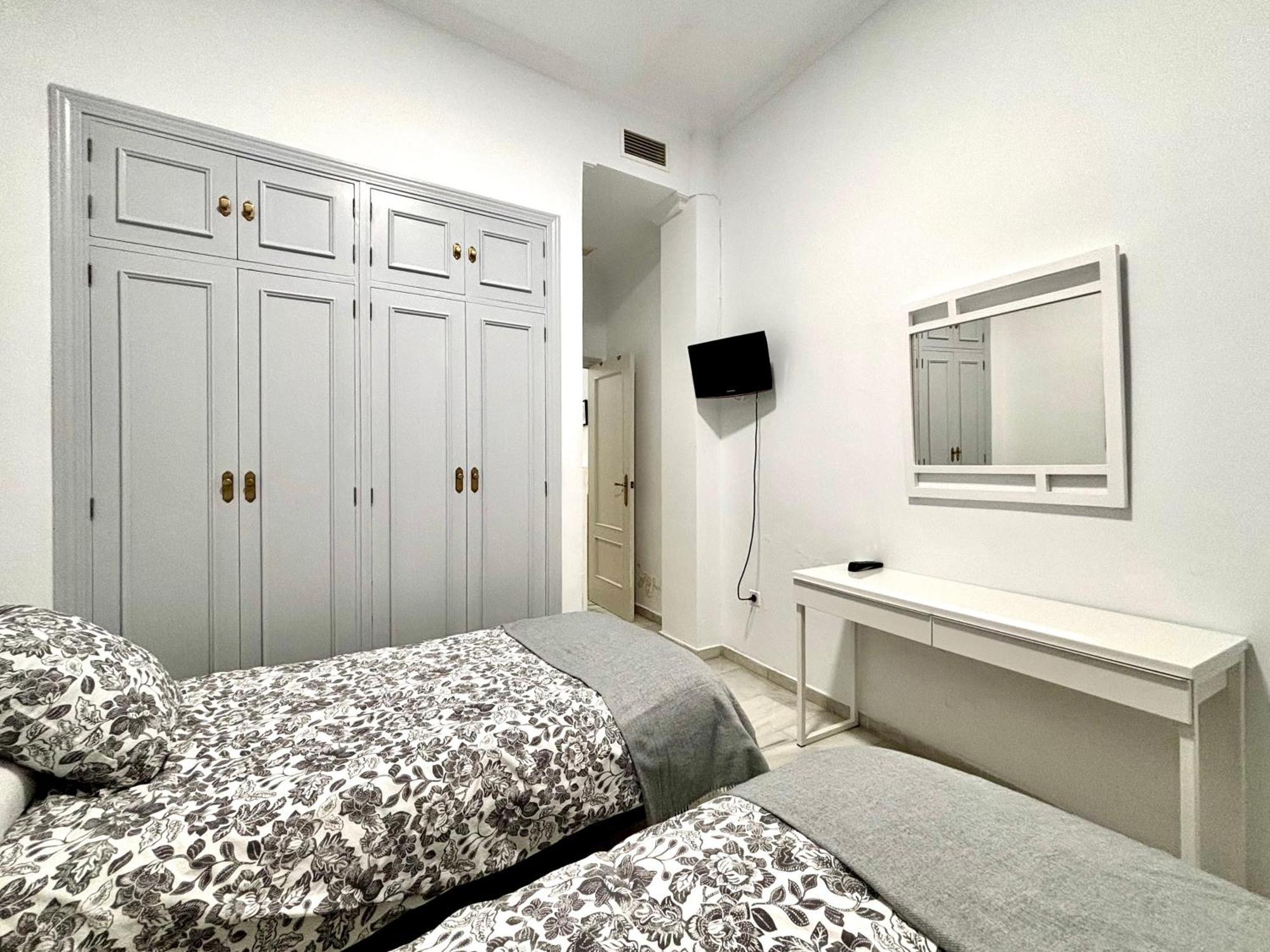 El Reloj Del Viajero 2 Apartment Sevilla Bagian luar foto